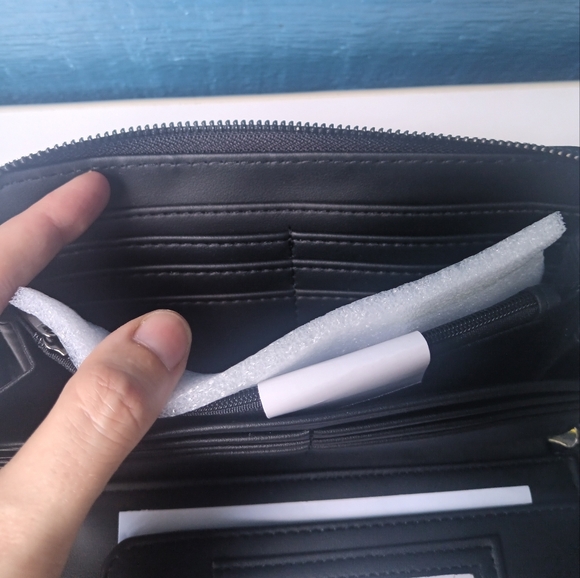 Betsey Johnson Black Embossed Travel Wallet - Picture 12 of 16